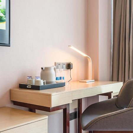 Lavande Hotel Luzhou Wanda Plaza Southwest Commercial City Екстериор снимка