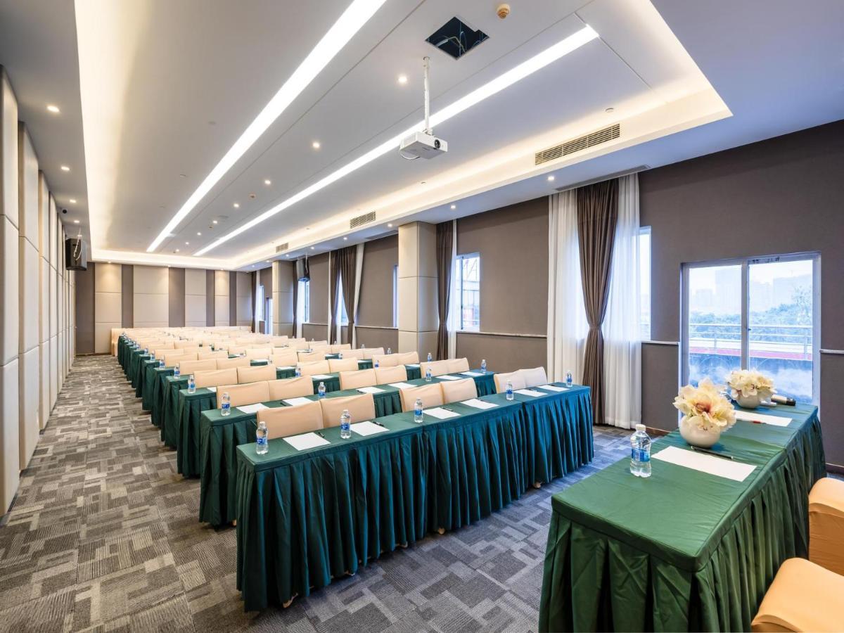 Lavande Hotel Luzhou Wanda Plaza Southwest Commercial City Екстериор снимка