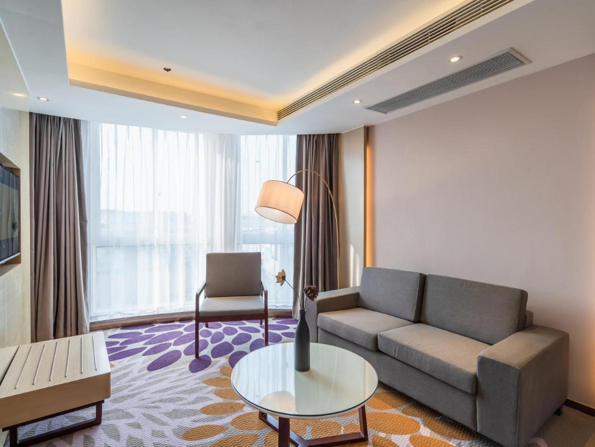 Lavande Hotel Luzhou Wanda Plaza Southwest Commercial City Екстериор снимка
